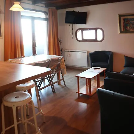 Grand Skis Aux Pieds 6 Pers, Balcon, Ascenseur, A Cote Du Jardin Des Neiges, Animaux Admis - Fr-1-322-220 Apartment *